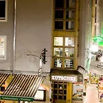 Muenzgasse An Der Frauenkirche Dresde