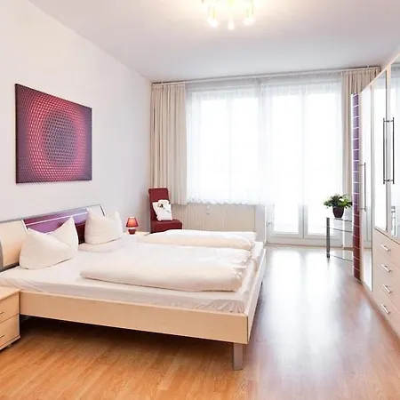 مونزغازيه أن دير فراوينكيرتسيه الفندقية 3* دريسدن