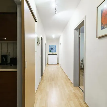 مونزغازيه أن دير فراوينكيرتسيه الفندقية 3*